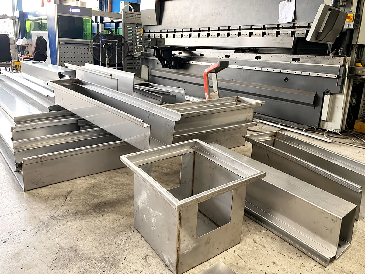 Cắt chấn CNC