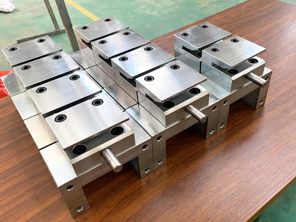 Jig chống đổ khuôn